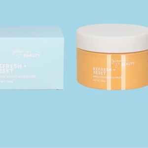 NWT GLOW ON 5TH BEAUTY BRIGHTENING MUS MASK